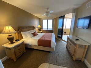 2 bedrooms, bed sheets