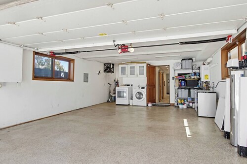 New Photos! Luxury Steps to Beach w/hot tub garage