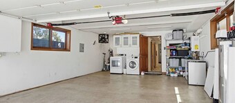 New Photos! Luxury Steps to Beach w/hot tub garage