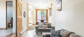 "Entire" Luxury Beach Home Steps from Mission Beach with Hot Tub -Not a Condo!