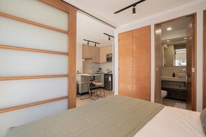 Habitación superior | Espacio para trabajar con un portátil y wifi gratis