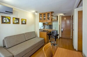 30-inch LED TV with cable channels, TV - RQ Providencia (Santiago)