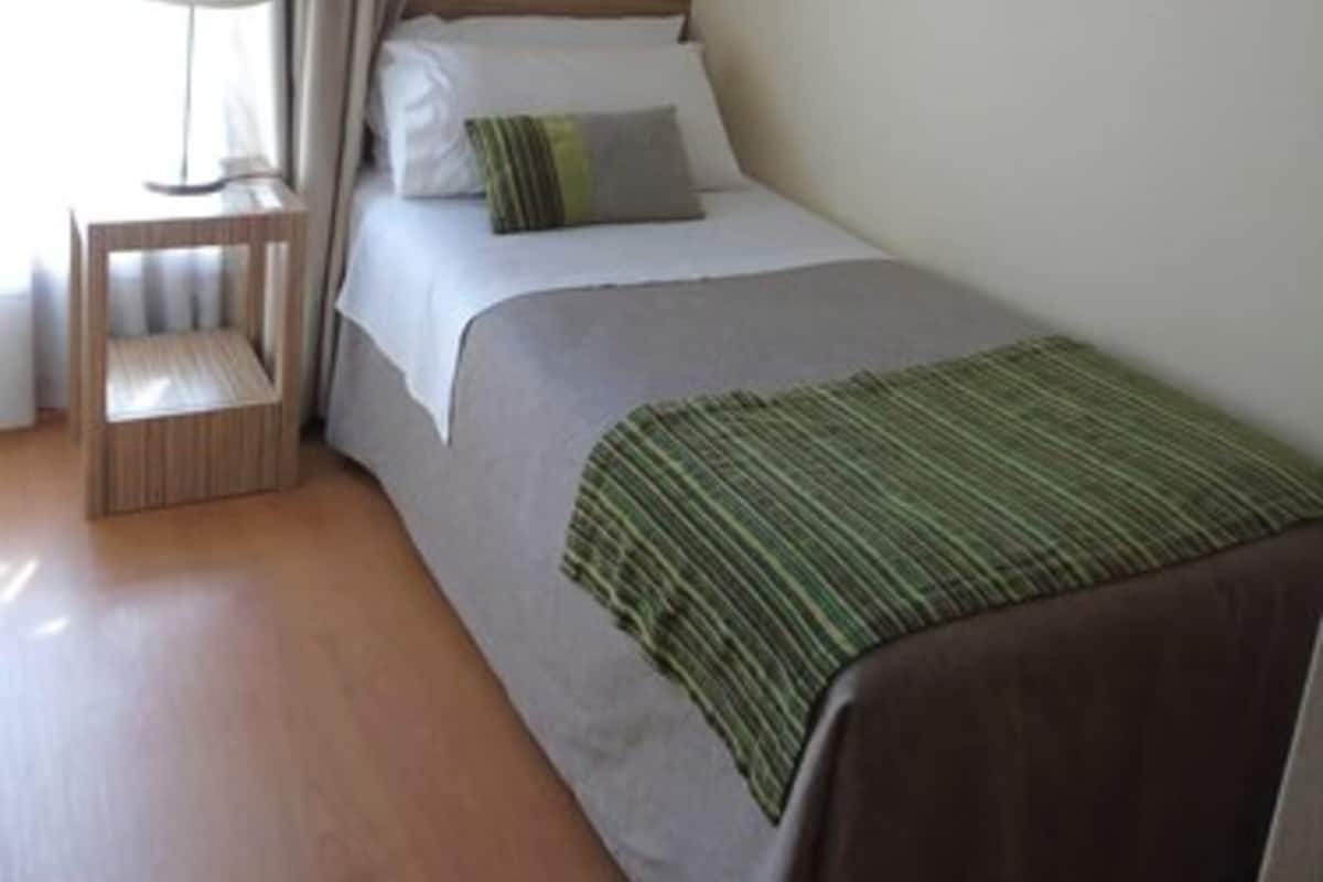 Espacio para trabajar con laptop y wifi gratis