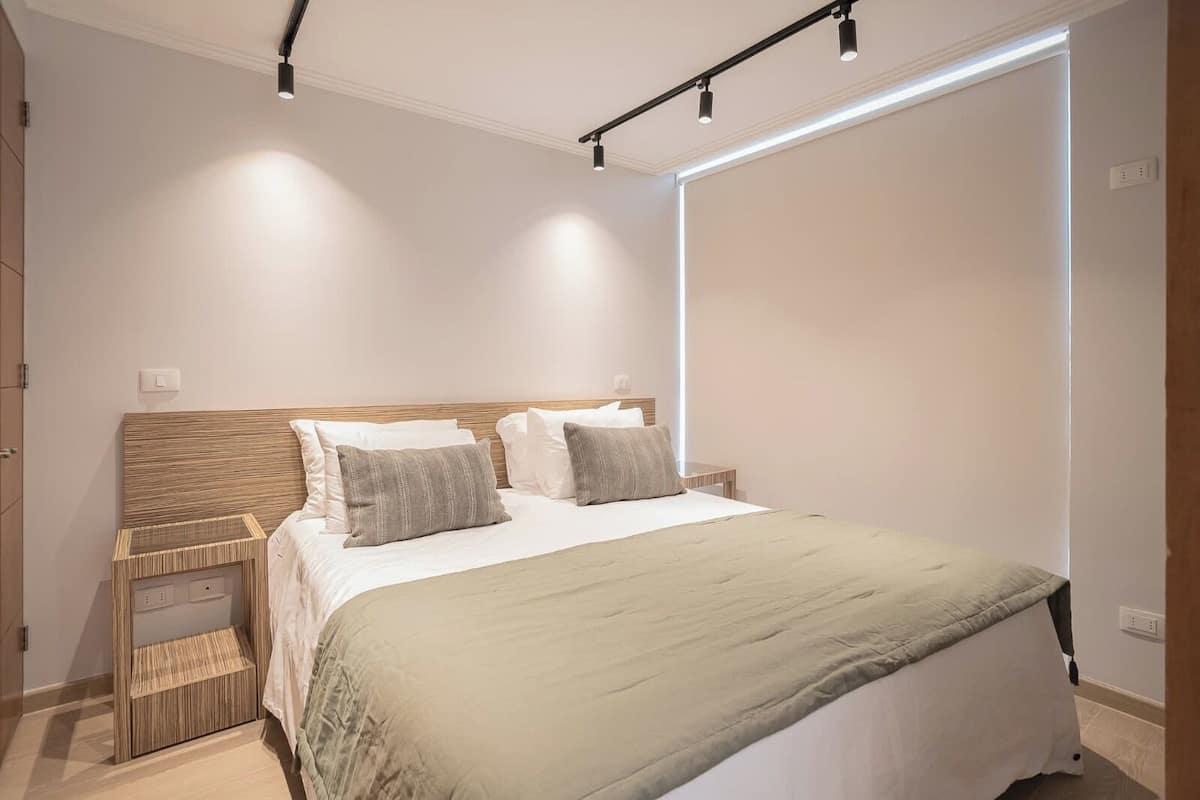 Espacio para trabajar con laptop y wifi gratis