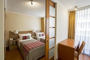 Superior Twin Room | Laptop workspace, free WiFi - RQ Providencia (Santiago)