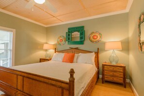 2 bedrooms, iron/ironing board, WiFi