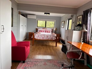 2 Schlafzimmer, Schreibtisch, Bügeleisen/Bügelbrett, WLAN