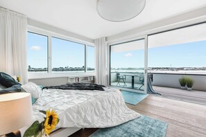 3 bedrooms, desk, iron/ironing board, free WiFi - "Ocean Lodge" - Baltic Sea apartment with private garden, water view and beach (Kappeln)