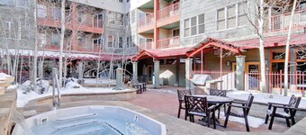 Family-friendly mountain retreat with shared pool and hot tub - walk to gondola