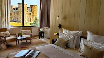 Deluxe Suite | Iron/ironing board, free WiFi, bed sheets