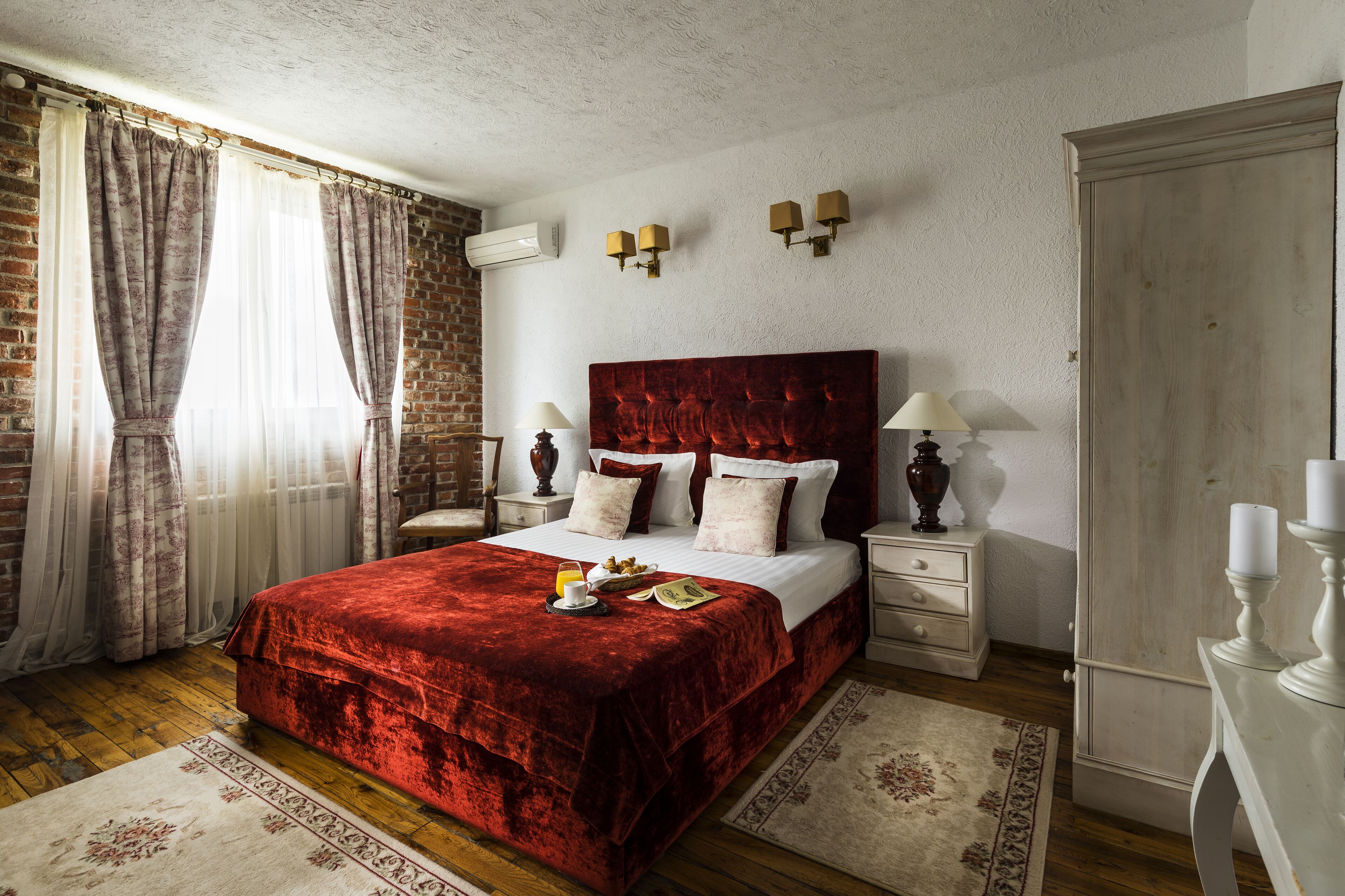 Boutique Room | Tabla de planchar con plancha, wifi gratis, ropa de cama