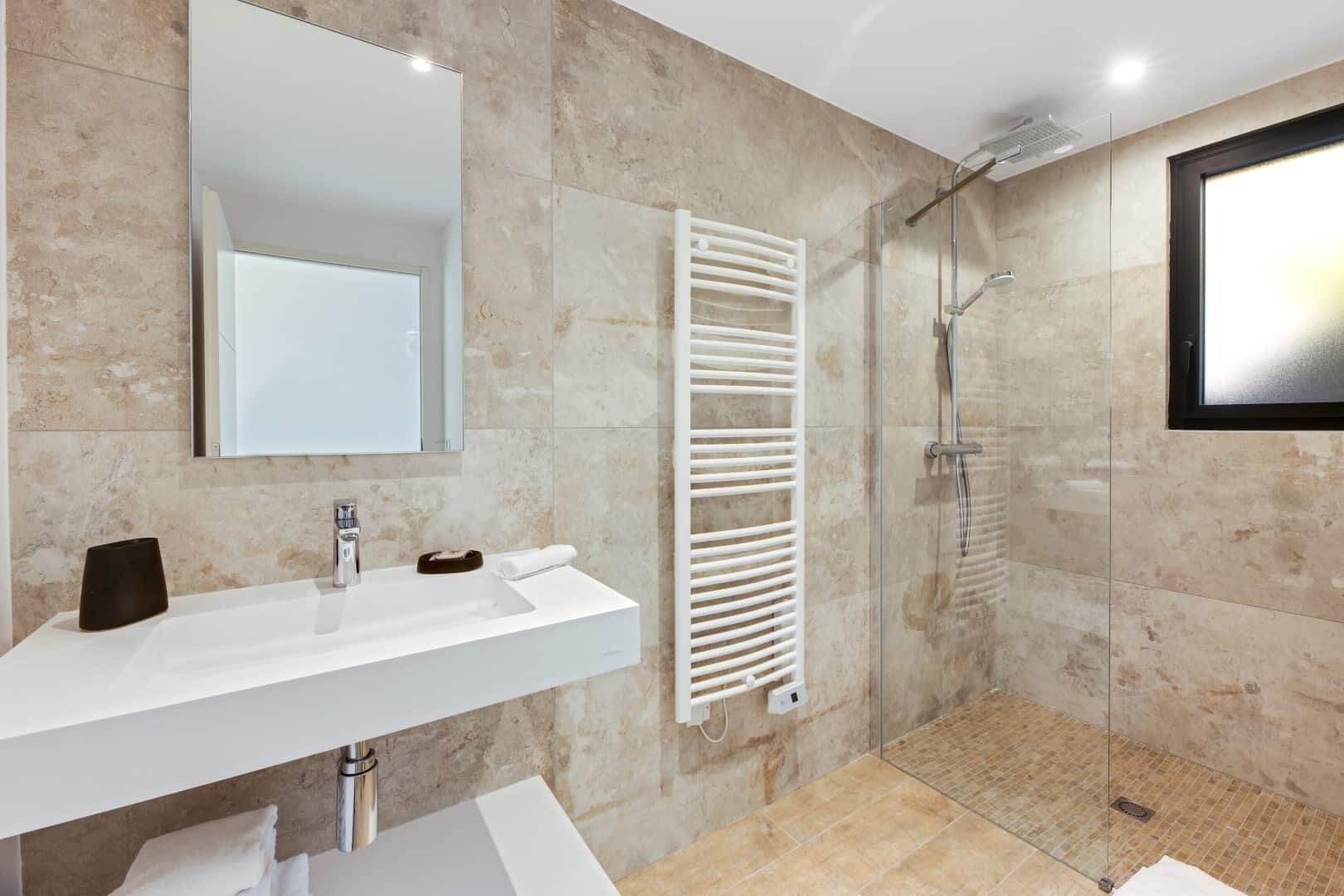 shower, free toiletries, hair dryer, towels