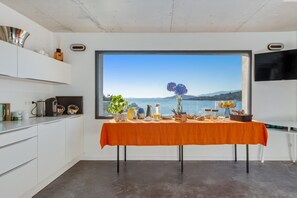 Petit déjeuner préparé sur commande (12 EUR par personne)