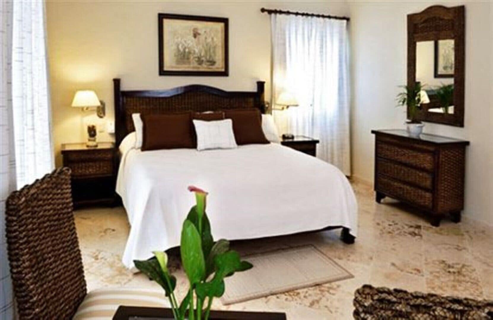 3 habitaciones, tabla de planchar con plancha, wifi y ropa de cama 