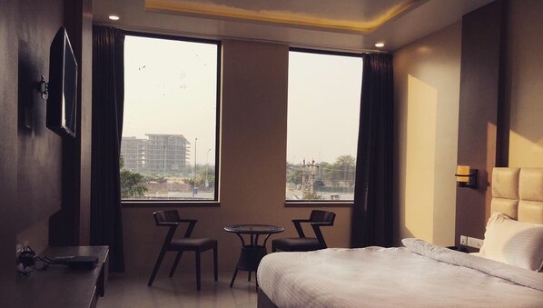 Superior Single Room | In-room safe, laptop workspace, free WiFi - Neerja Inn (Jaipur)