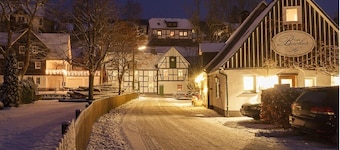 Villa Westfeld: central in the beautiful Sauerland - with jacuzzi !!