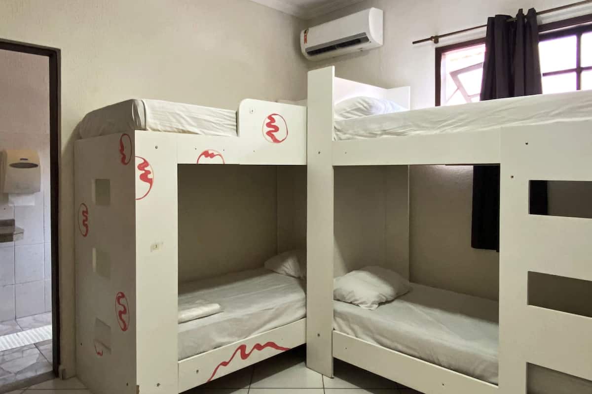 Dormitório compartilhado feminino (6 camas) | Cortinas blackout, Wi-Fi de cortesia, roupa de cama