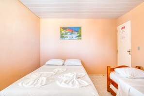 Dreibettzimmer, Mehrere Betten | Kostenloses WLAN, Bettwäsche