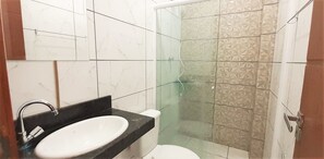 家庭公寓 | 浴室 | 淋浴设施、毛巾