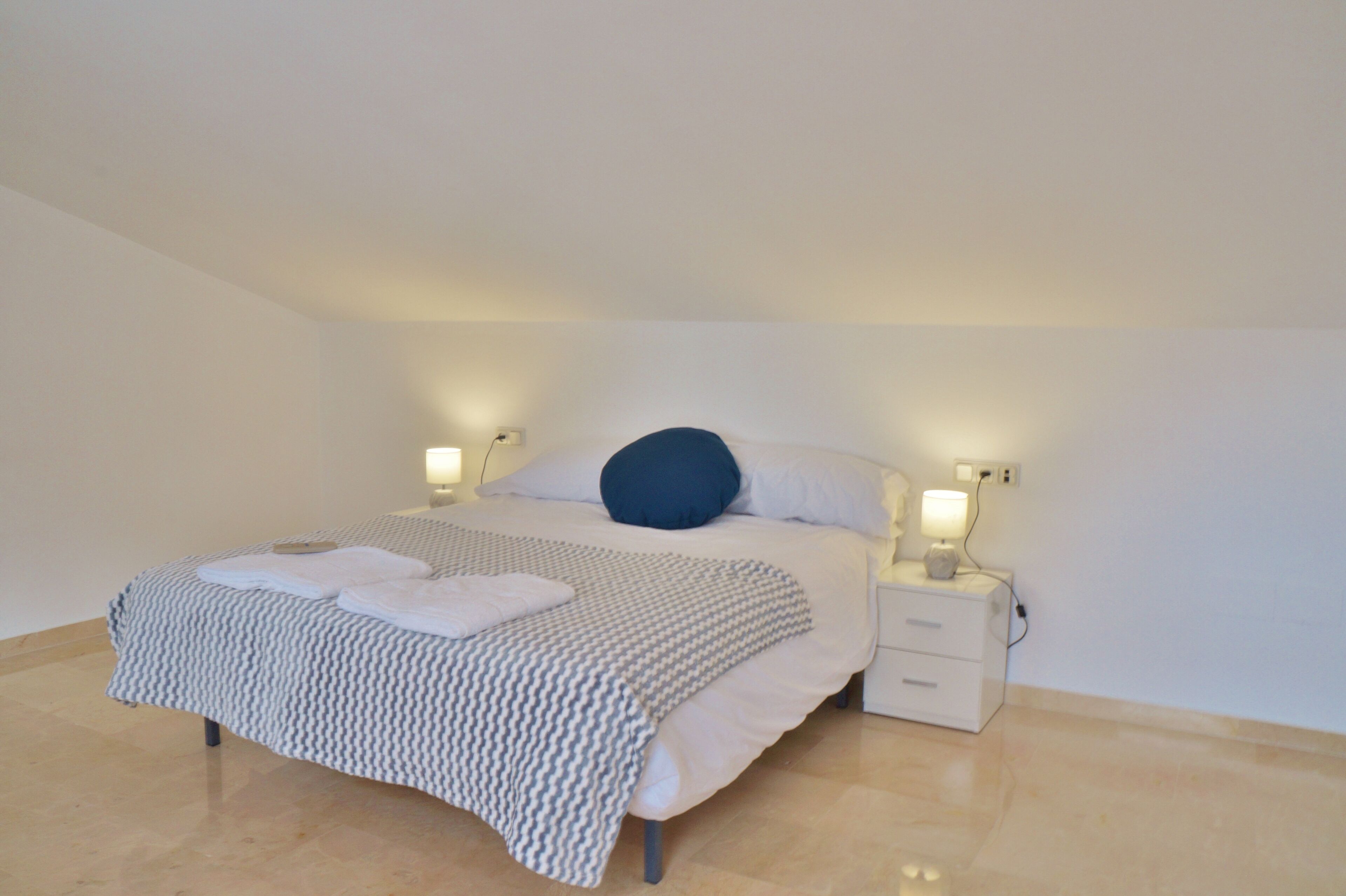 3 slaapkamers, een bureau, geluiddichte muren