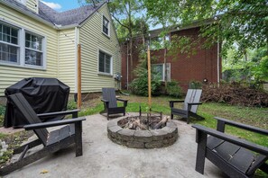 Property grounds - Cute & Bright Depot Town 4BR/2BA Bungalow! (Ypsilanti)