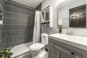 Bathtub, hair dryer - Secluded, Cozy 4BR, A2 Old West Side (Ann Arbor)