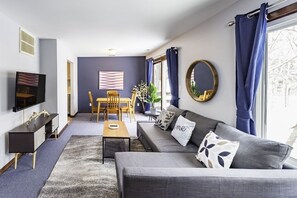 TV, Netflix, streaming services, offices - Secluded 2BR Loft - Minutes from Downtown AA! (Ann Arbor)