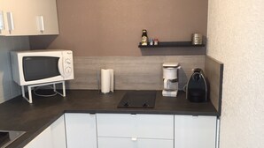 A compact kitchenette with a microwave, coffee maker, and a small shelf with condiments. - C - Refurbished accommodation / sleeps 4 (Lans-en-Vercors)