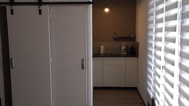 A compact kitchen with white cabinets, a countertop, and a hanging light fixture. - C - Refurbished accommodation / sleeps 4 (Lans-en-Vercors)