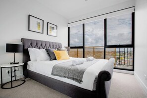 2 quartos, ferros/tábuas de passar roupa, Wi-Fi, roupa de cama