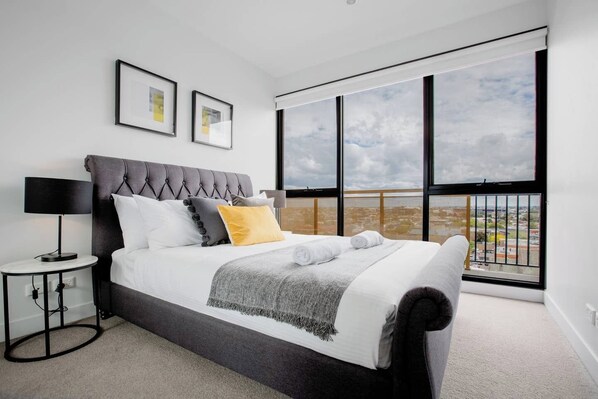 2 habitaciones, tabla de planchar con plancha, wifi y ropa de cama 