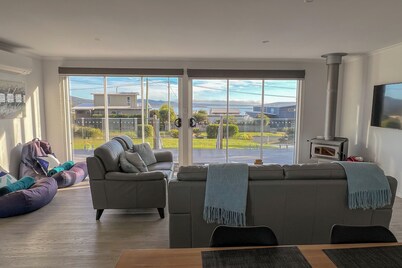 BINALONG BRAE Bay of Fires 2 bedroom with en-suites
