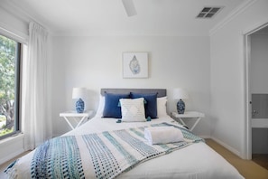 2 slaapkamers, een strijkplank/strijkijzer, wifi, beddengoed