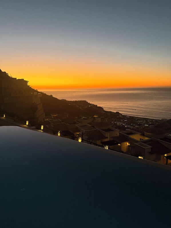 Alberca al aire libre y alberca climatizada