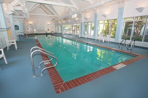 Indoor pool, outdoor pool - Vacation Village at Williamsburg Timeshare Rental (Williamsburg)