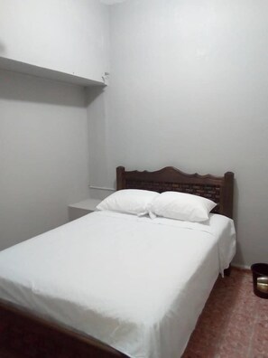 Basic Double Room, 1 Double Bed