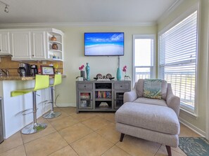 Smart-TV, DVD-Player, Bücher, Videothek