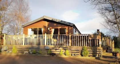 Pikku Fawn - lodge, joka nukkuu 6 vierasta 3 makuuhuoneessa