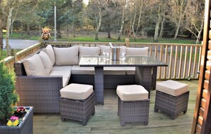 تناول الطعام بالخارج