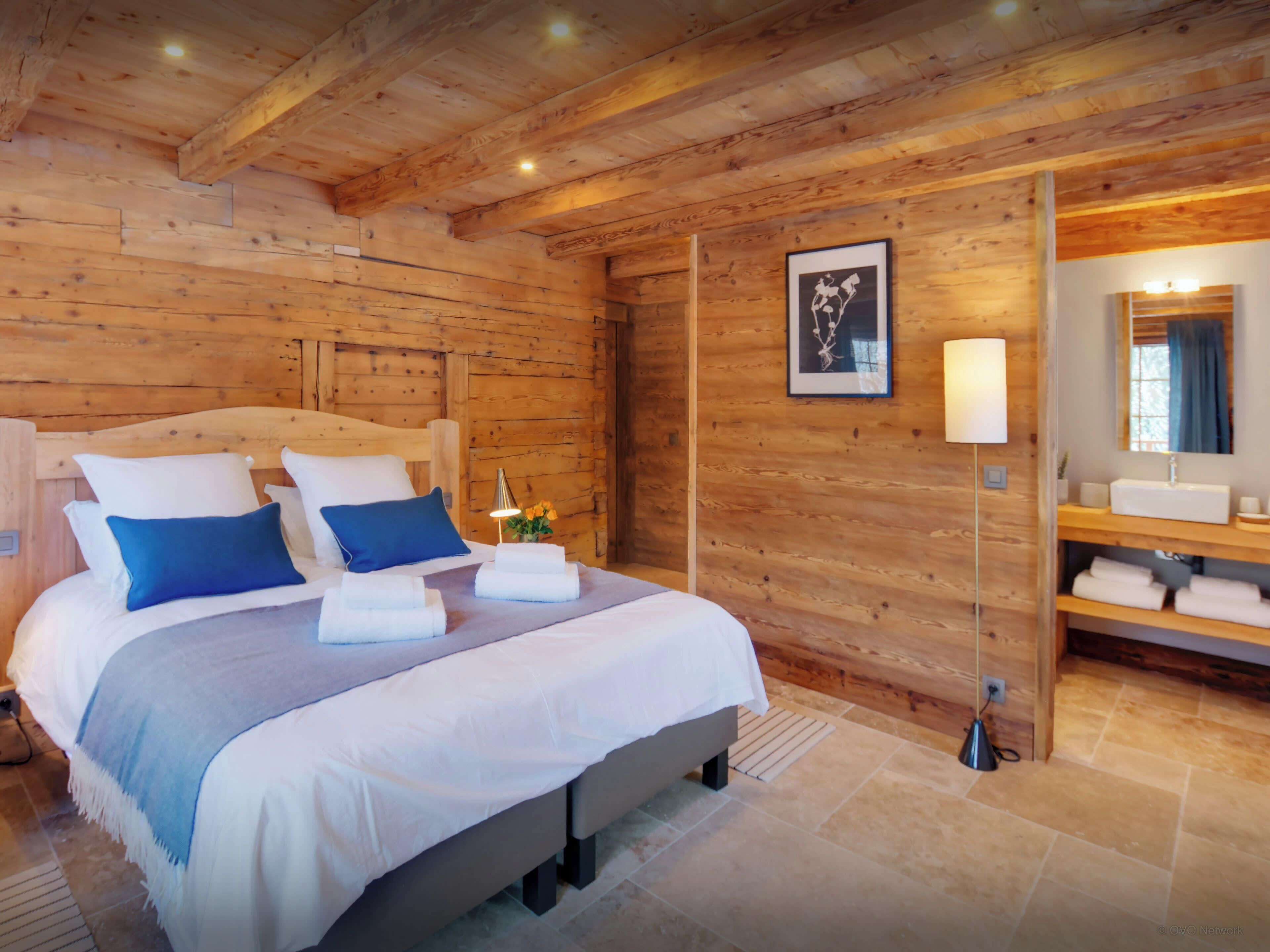 7 slaapkamers, een strijkplank/strijkijzer, wifi, beddengoed