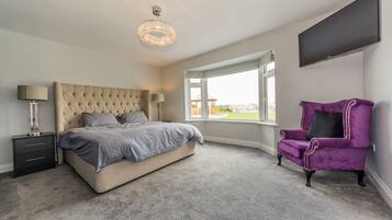 6 bedrooms, iron/ironing board, travel cot, free WiFi