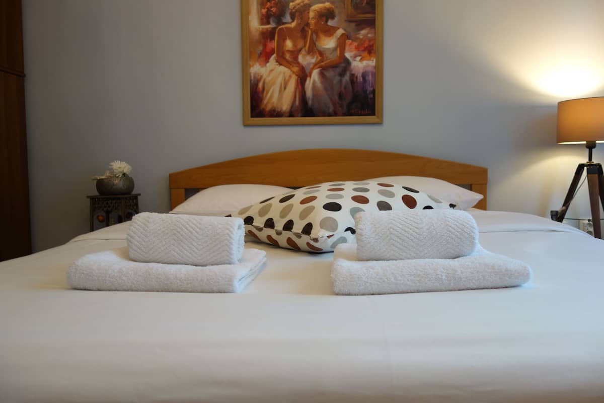 Habitación doble superior (1) | Escritorio, insonorización, wifi gratis y decoración personalizada