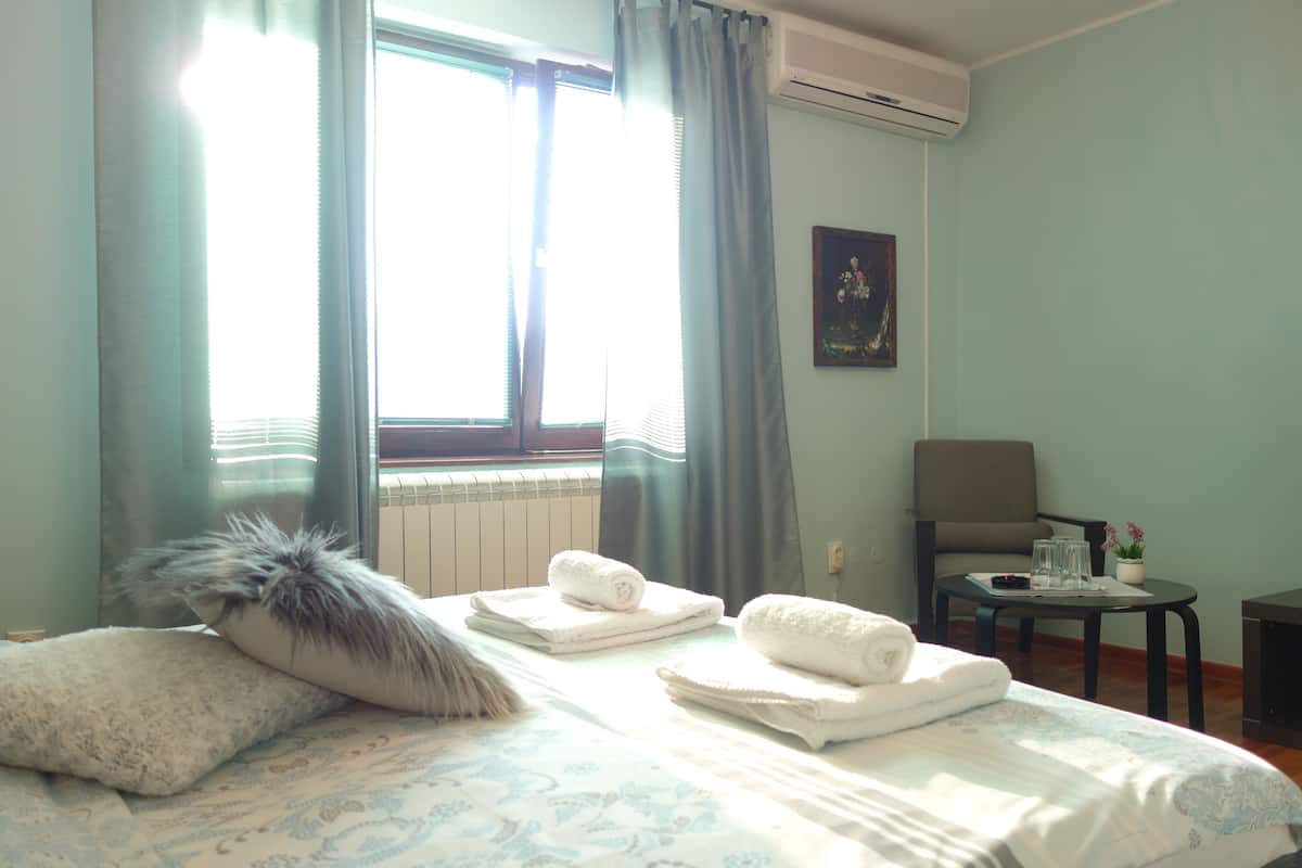 Habitación triple superior (3) | Escritorio, insonorización, wifi gratis y decoración personalizada