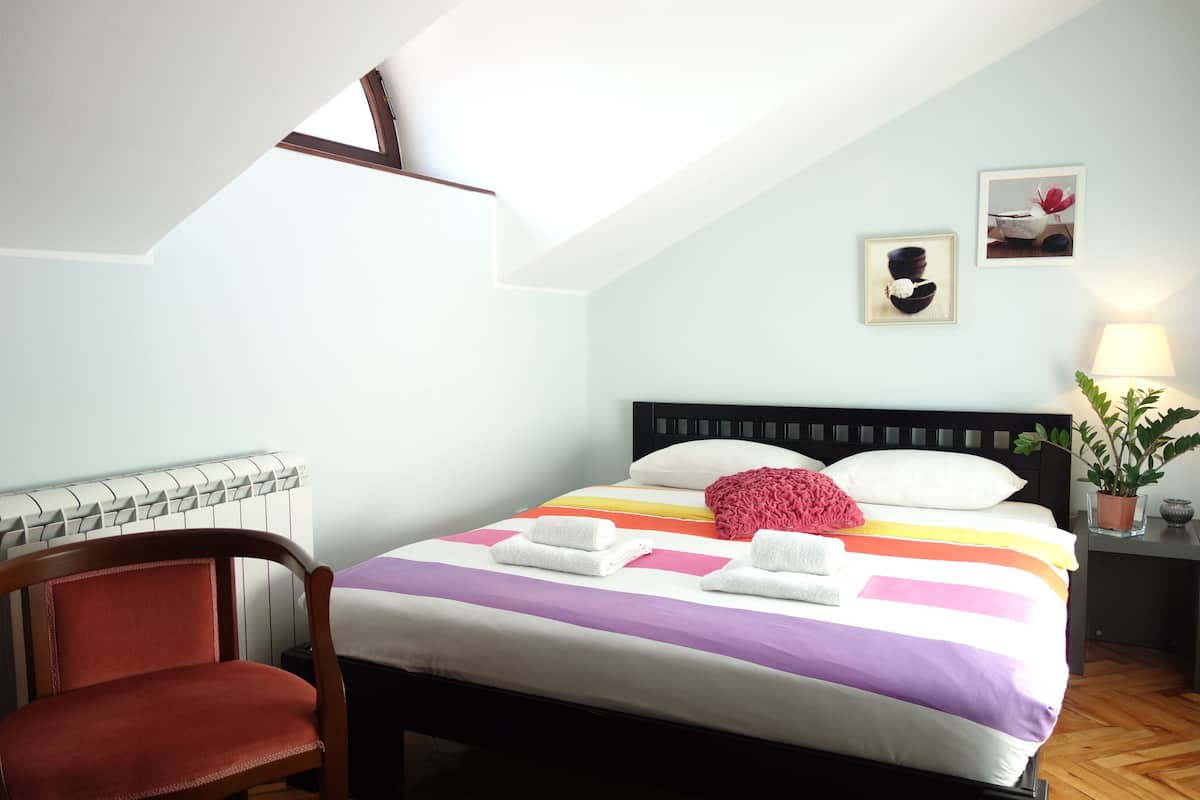 Habitación doble estándar (9) | Escritorio, insonorización, wifi gratis y decoración personalizada