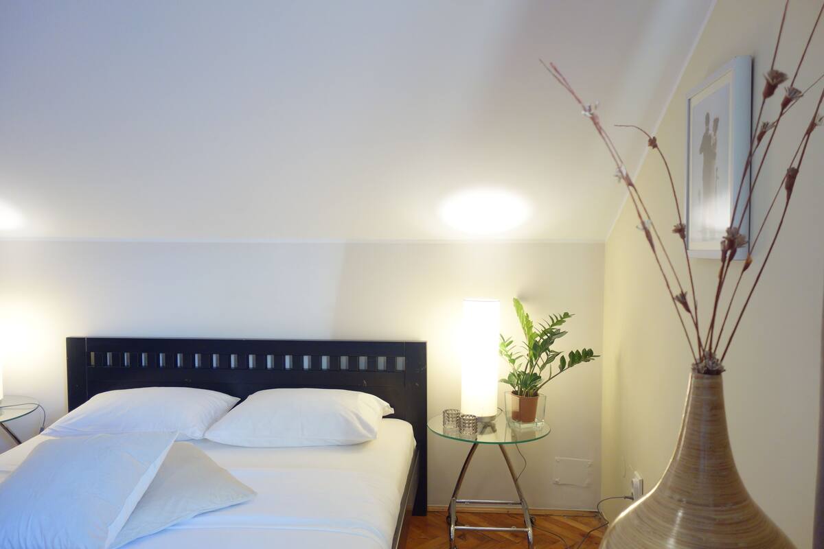 Habitación triple superior (10) | Escritorio, insonorización, wifi gratis y decoración personalizada