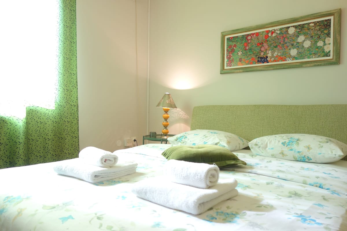 Habitación doble superior (2) | Escritorio, insonorización, wifi gratis y decoración personalizada