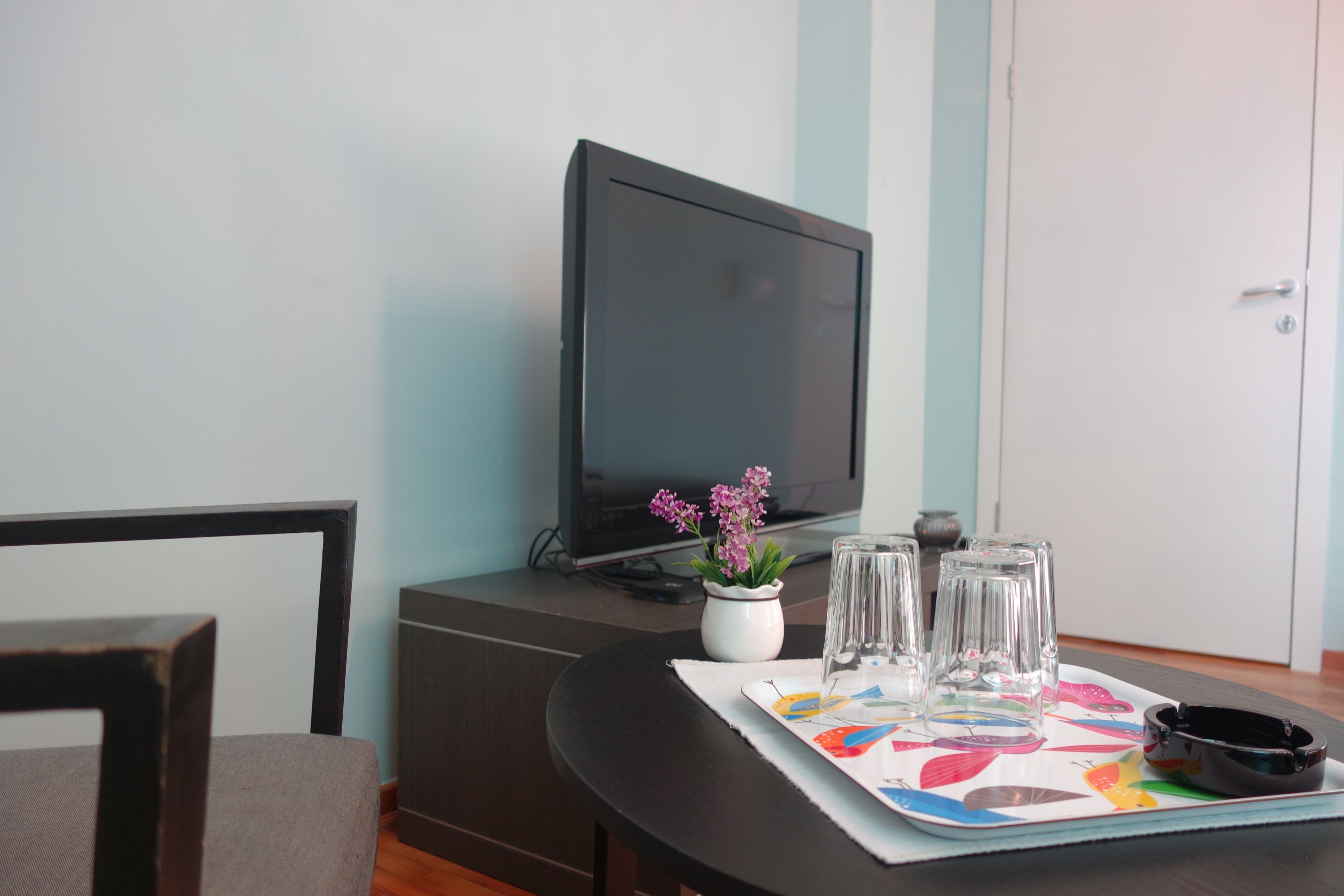 Habitación triple superior (3) | Televisión