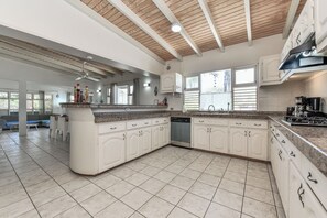 Fridge, microwave, dishwasher, coffee/tea maker - Beatiful House 2 minutes to the beach. 6 Persons (Savaneta)