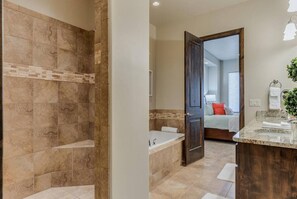 Hair dryer, towels - Oasis On The Green Enjoy Golf Course Views (Washington)