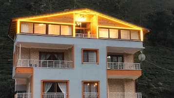 Mặt tiền nơi lưu trú